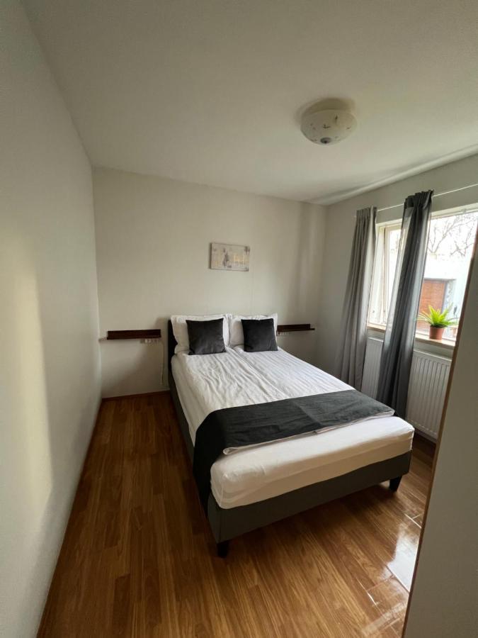 Apartment With 2 Bedrooms Hafnarfjörður Bagian luar foto