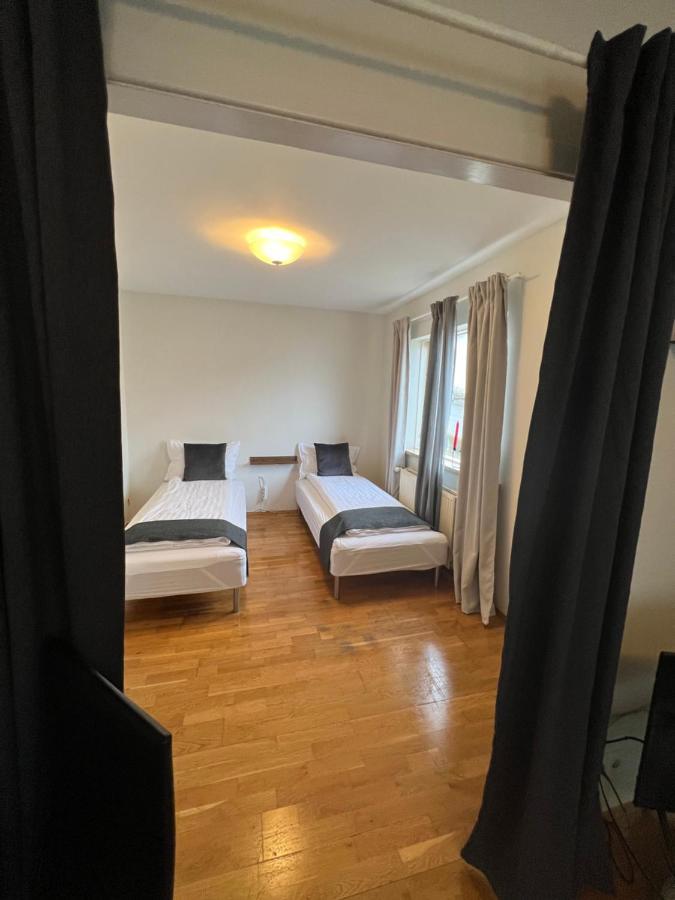 Apartment With 2 Bedrooms Hafnarfjörður Bagian luar foto